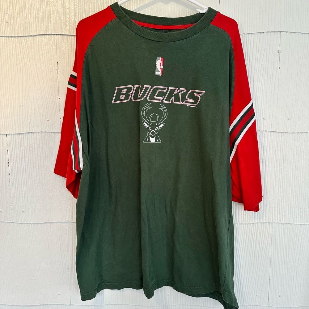 Milwaukee Bucks Vintage T-Shirt XL or 2XL